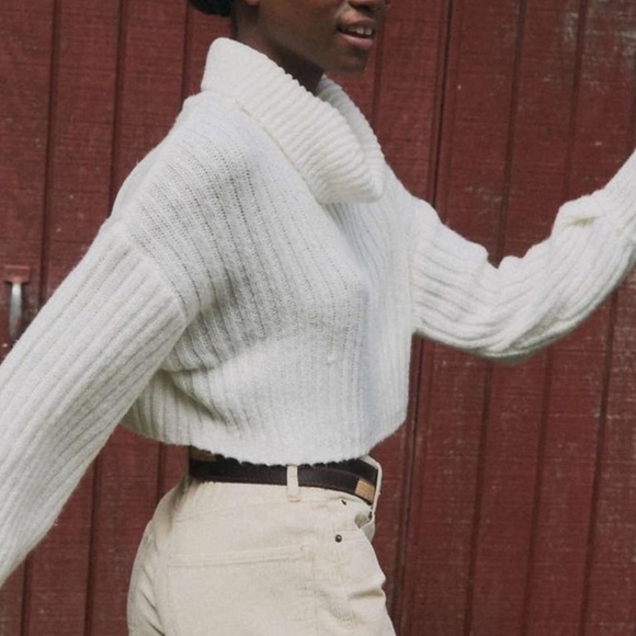 Urban Outfitters Mia Turtleneck Cropped Sweater Size M - Picture 2 of 3